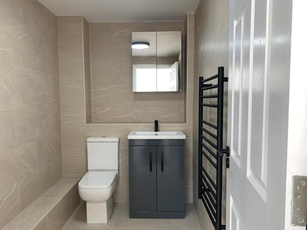 Ensuite 2.jpg