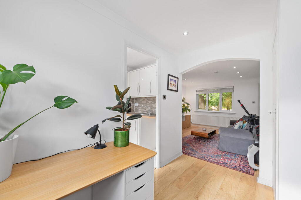 63 Bishops Park 1...
