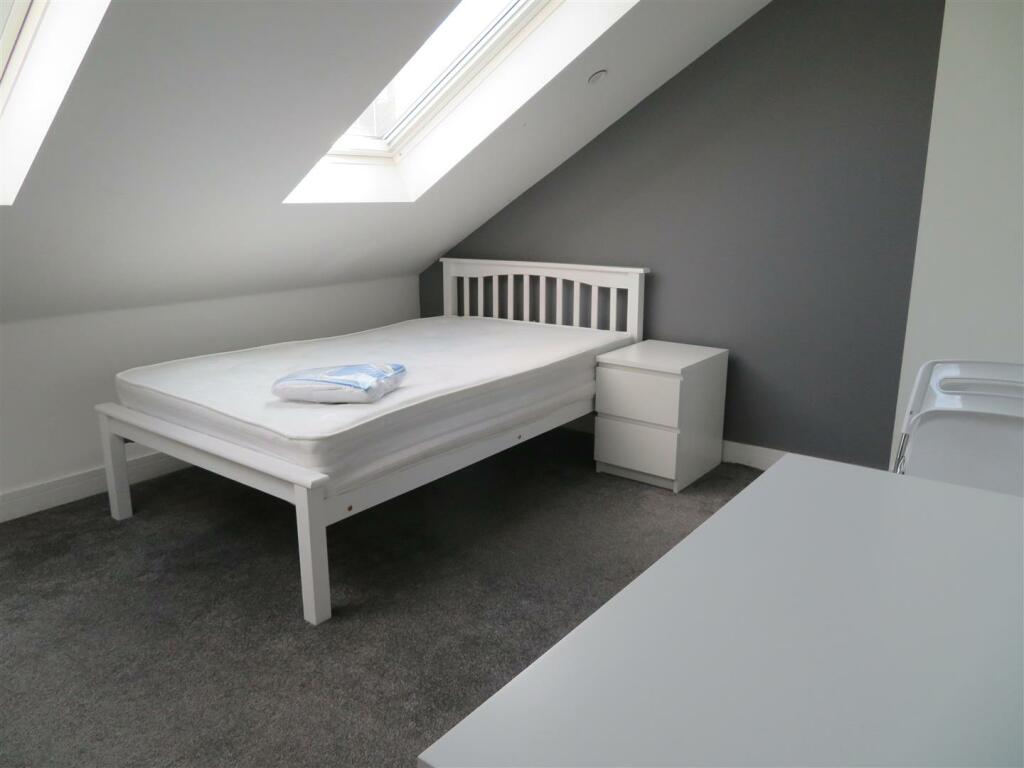 27 Rugby Bed7.JPG