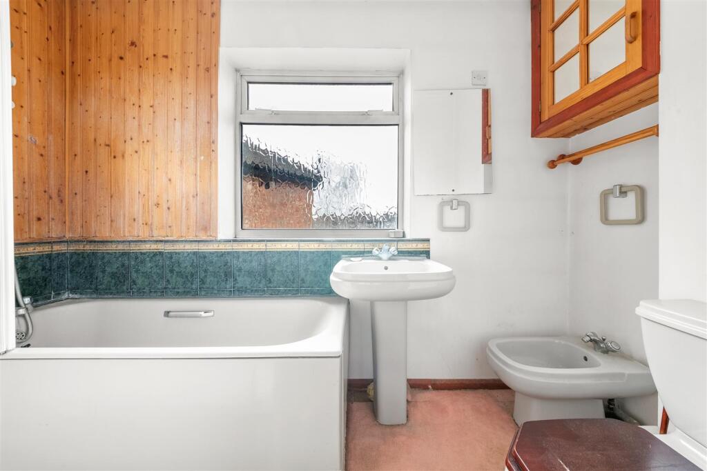 En-Suite Bathroom