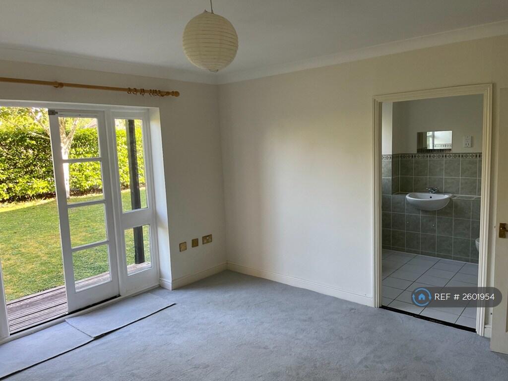 Main Bedroom/ Ensuite 