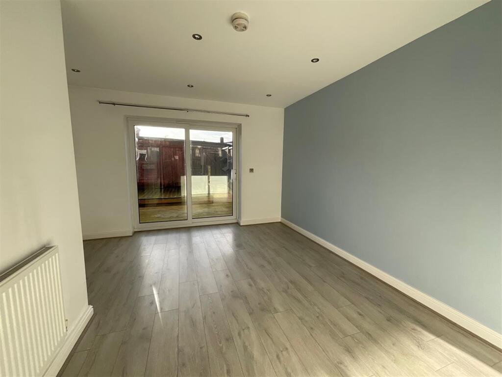 17 The Sq lounge.jpg