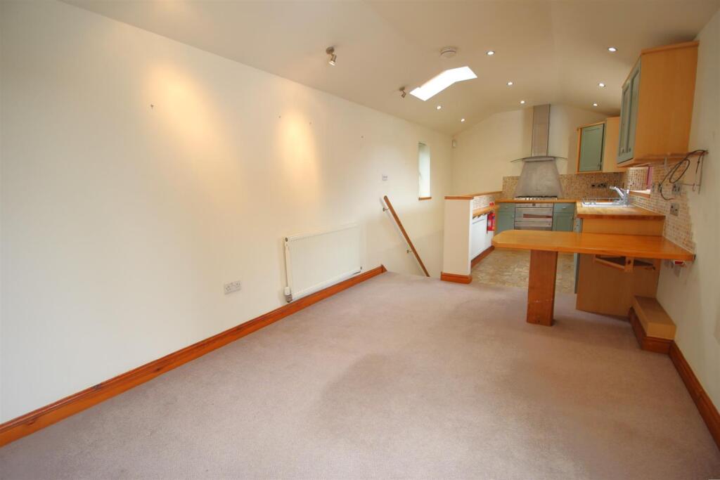 Living room 2.JPG