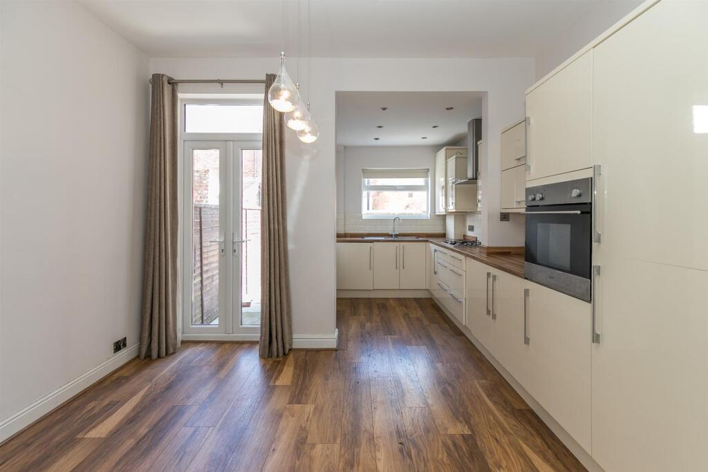 Kitchen Diner (2).jpg