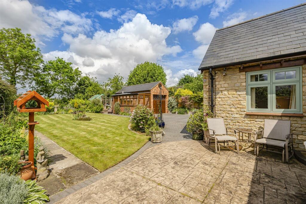 32a High Street, Paulerspury