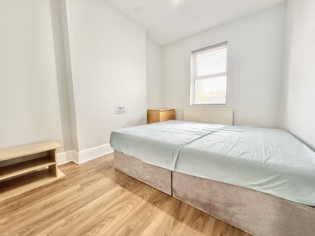 EDEEEFD7-5191-4D4...