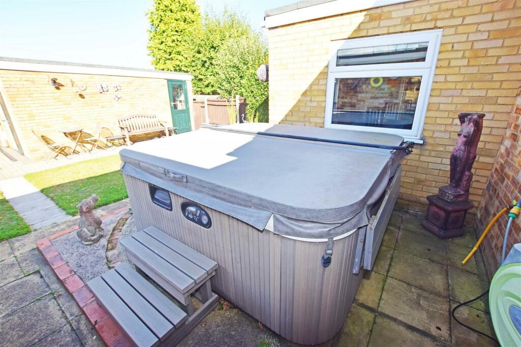 HOT TUB
