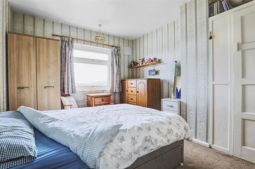 bed 2.jpg