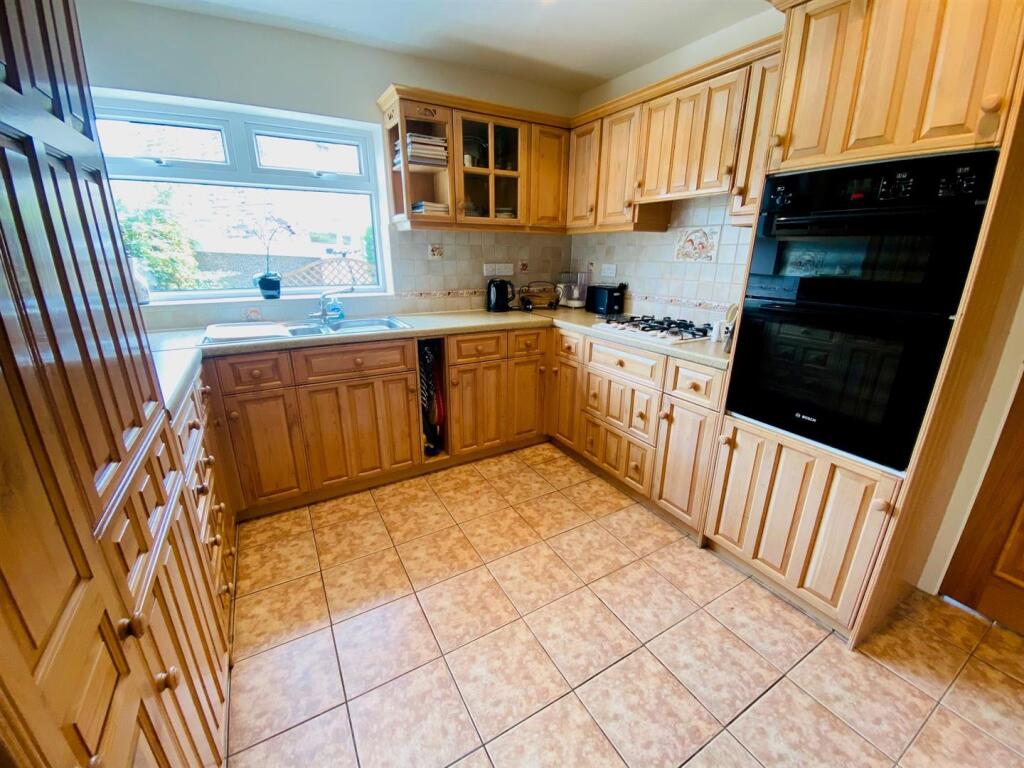 kitchen 1.jpg