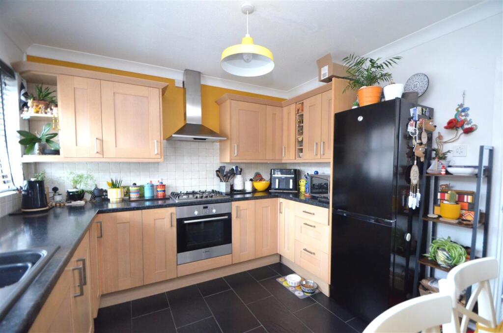 KITCHEN/BREAKFAST