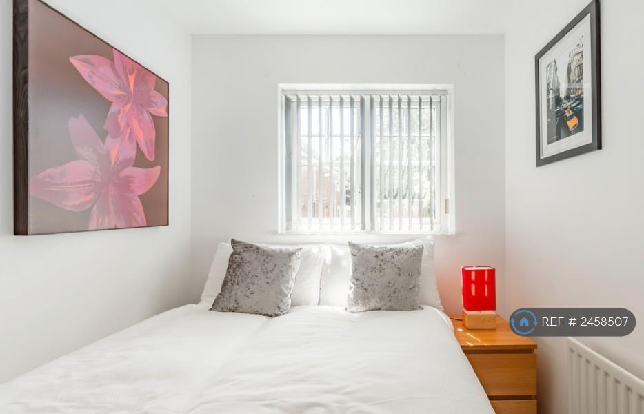 Double Bedroom 