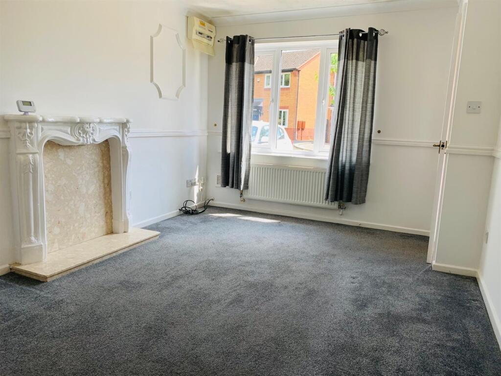 36 Huntingdon Advert Lounge 2.jpg