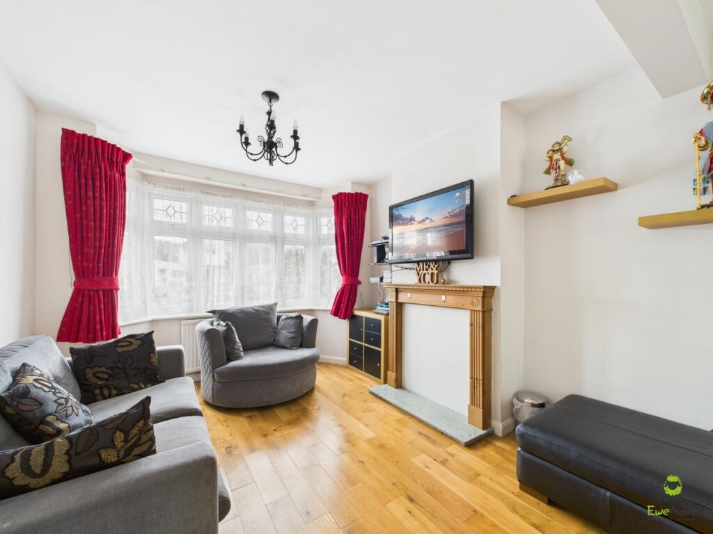 CAM03779G0-PR0289-STILL026