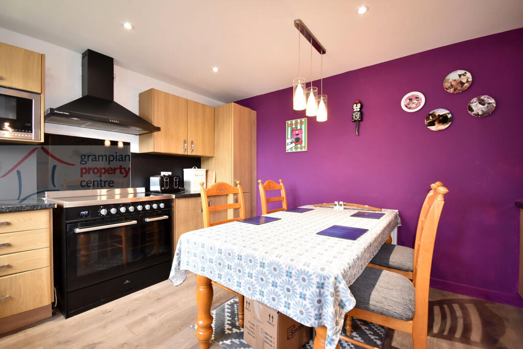 kitchen 2 .JPG