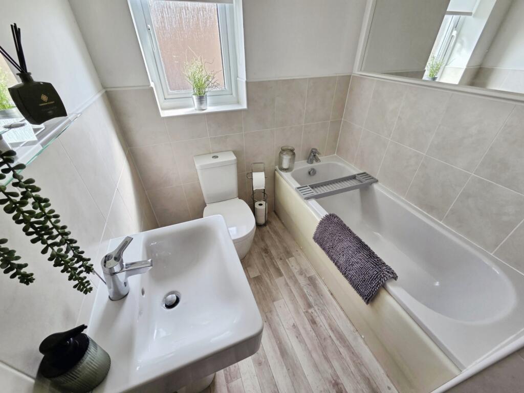 pbox-bathroom-323378.jpg