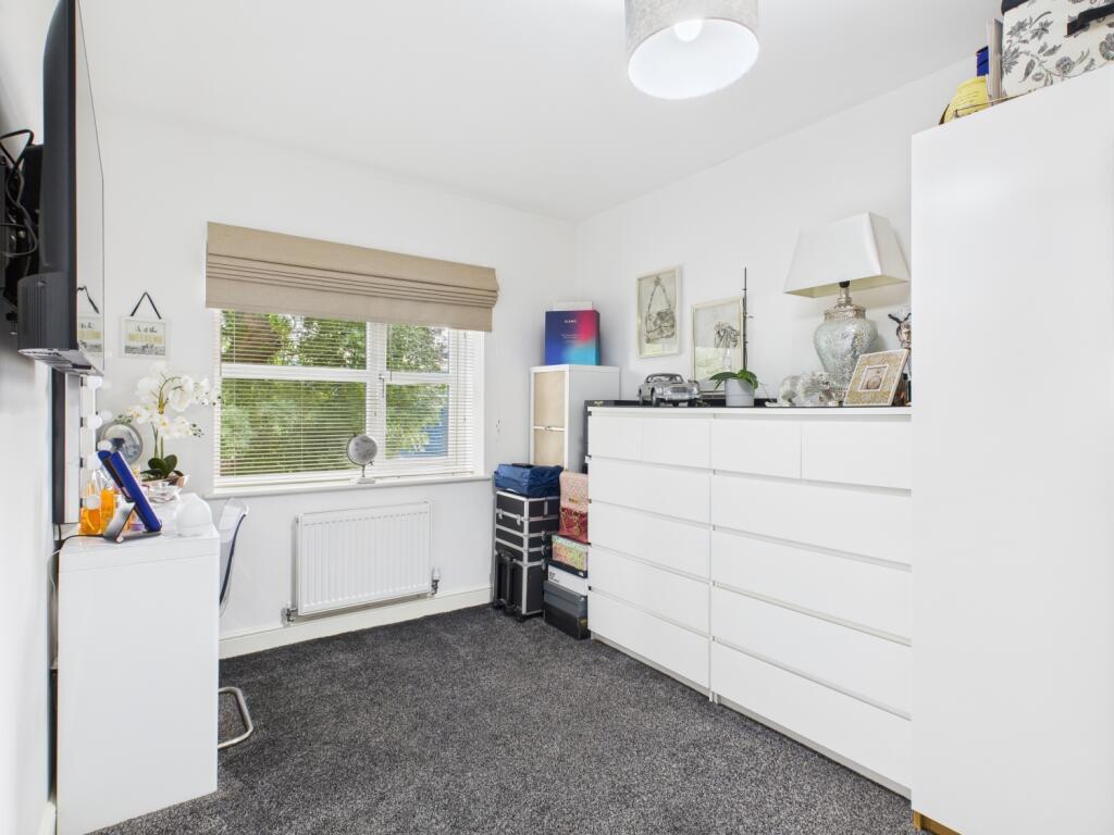 CAM03729G0-PR0075-STILL010