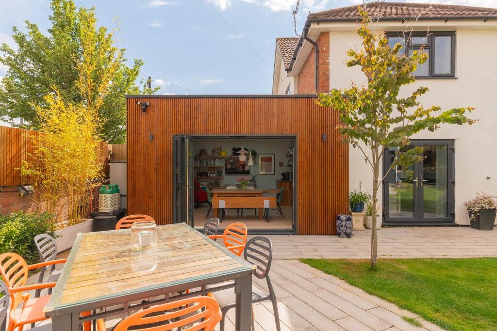 1D0LEIG - External G.jpg