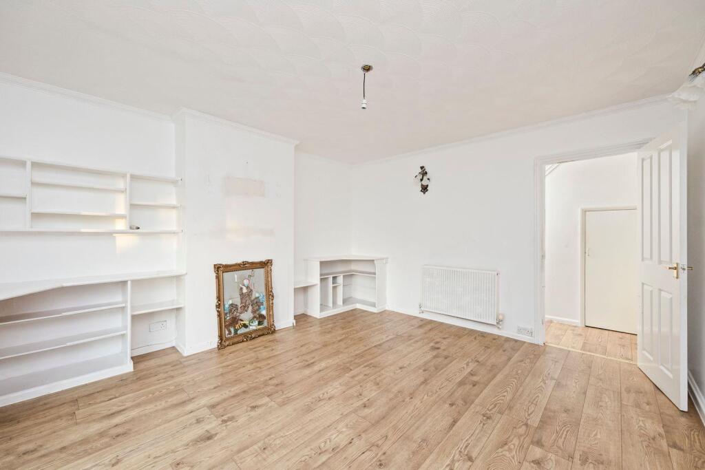 Amberley Drive 128 LIVING ROOM 2.jpeg