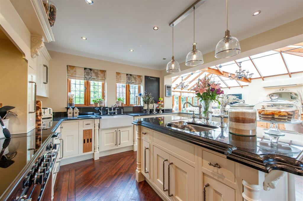 Kitchen...jpg