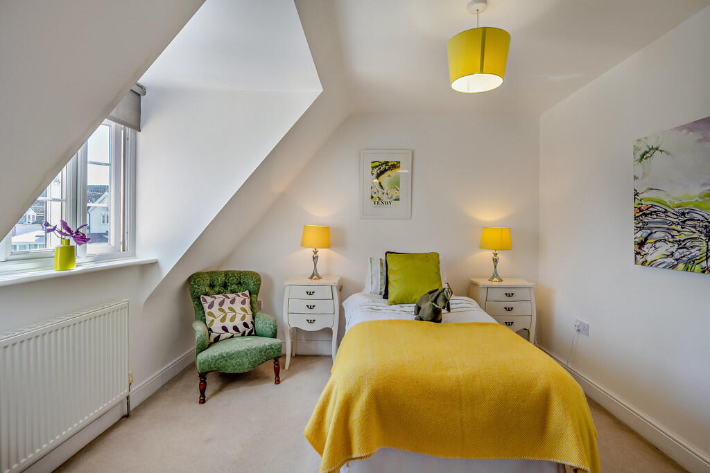 8643242-interior1...