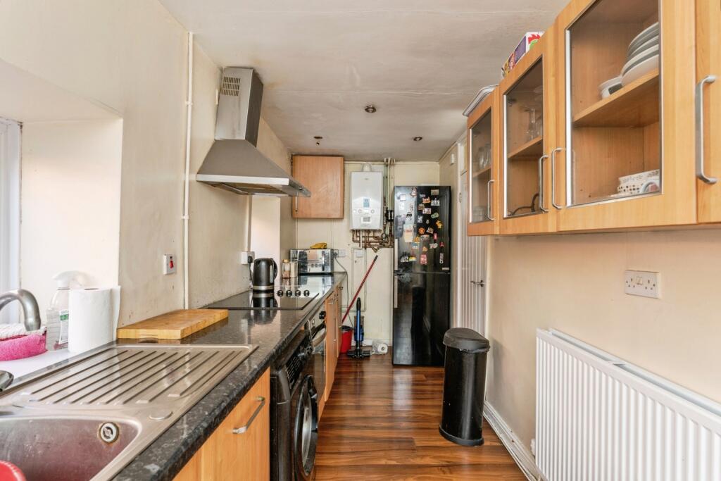 Kitchen/ Dining Room
