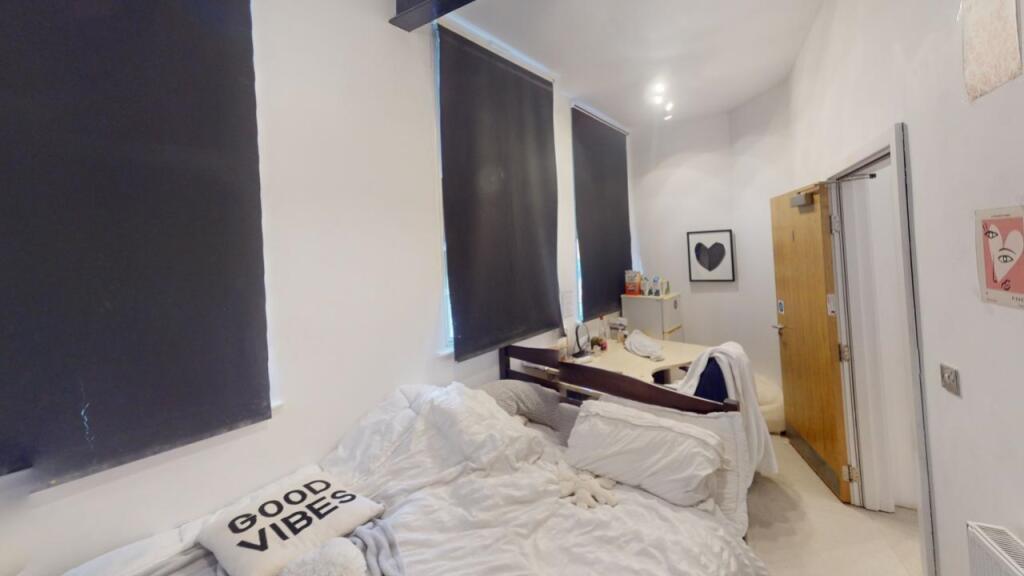 Flat-4-Barker-Gate-Bedroom