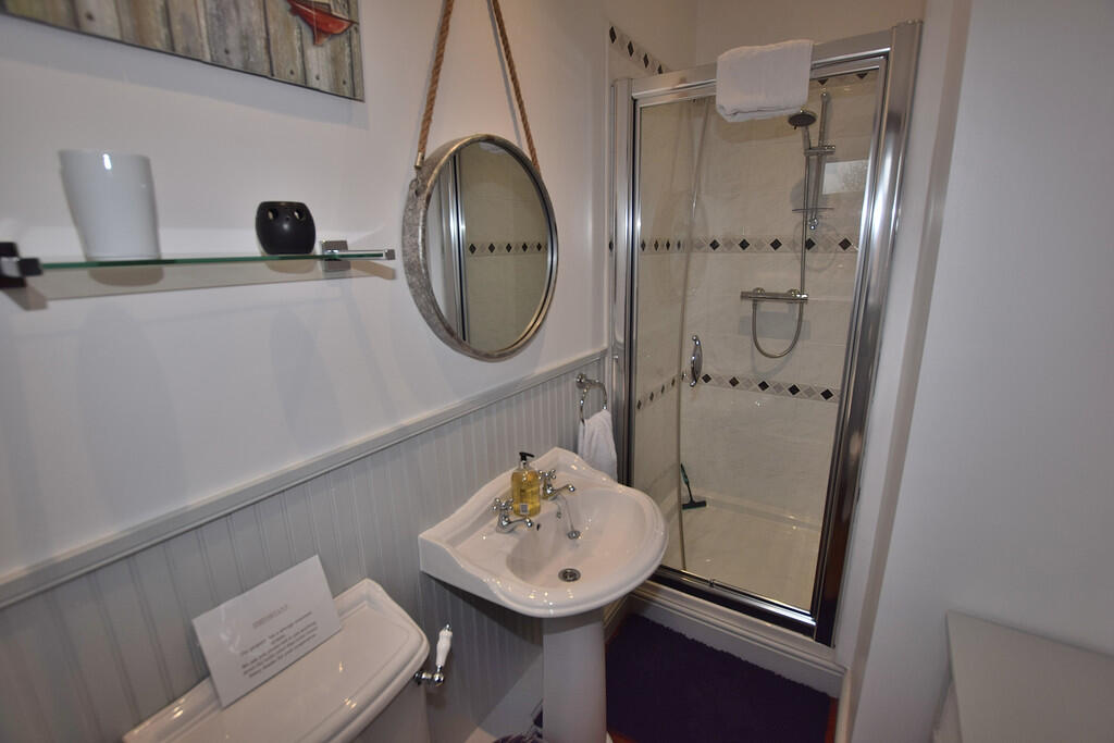 bed 2 ensuite