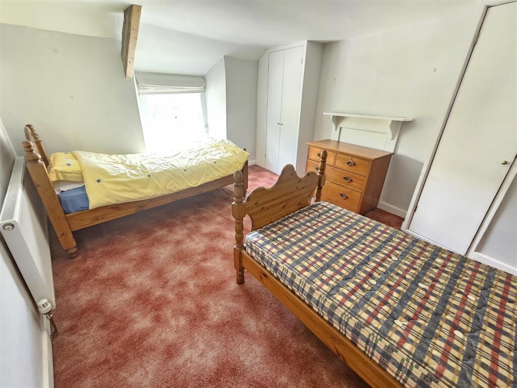 Bedroom 4.jpg