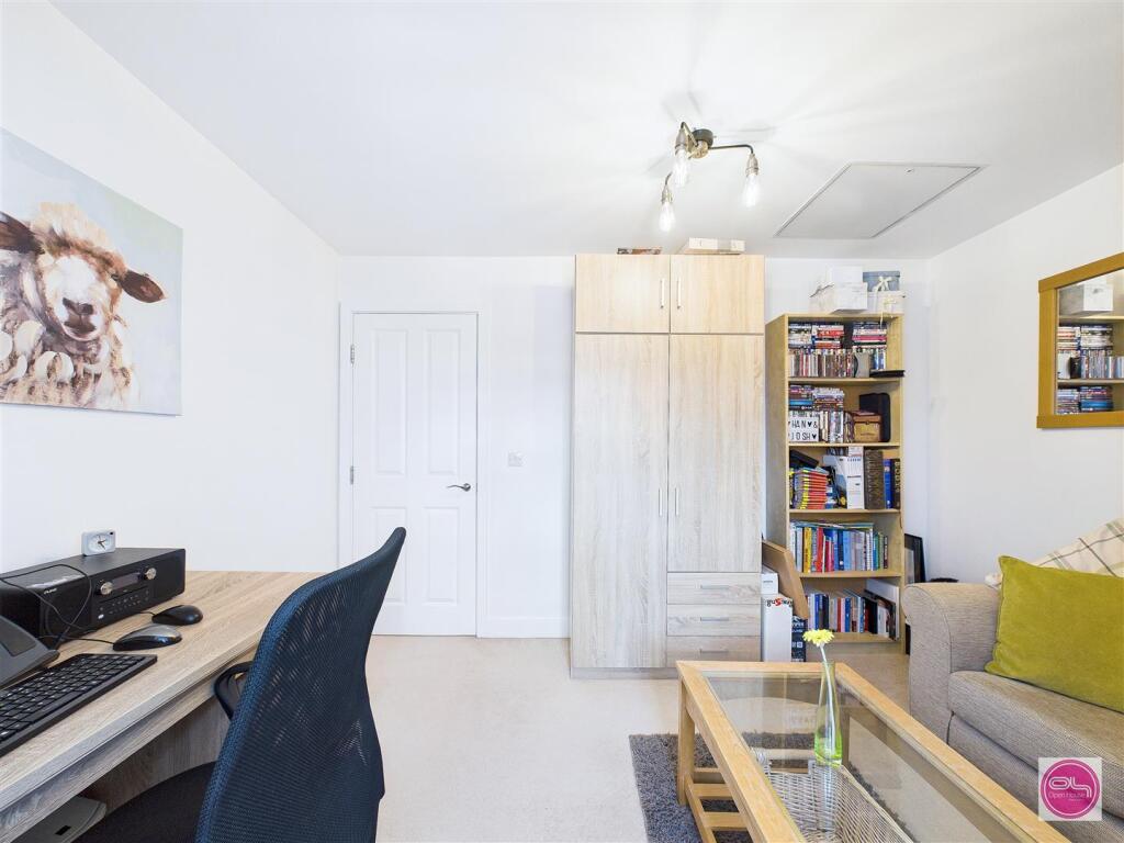 Henley Grove, Church Gresley (29).jpg