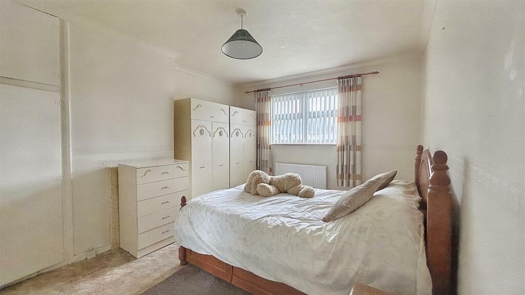 Bedroom 2 (2).jpg