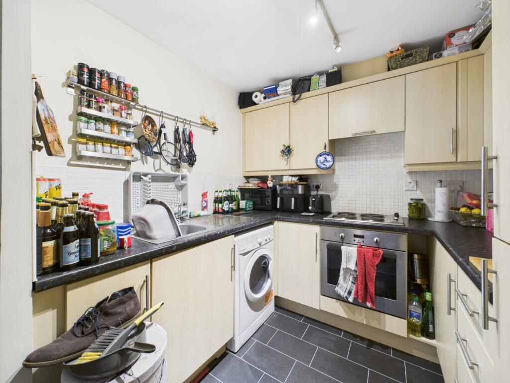 CAM01740G0-PR0454-STILL011