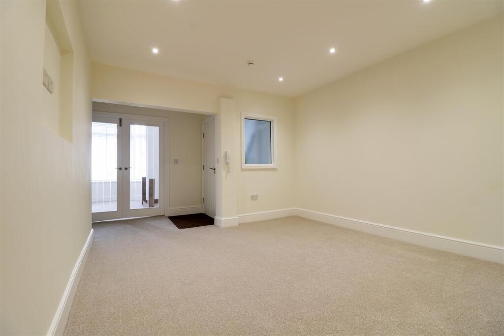 REAR KITCHEN/DINING ROOM measuring