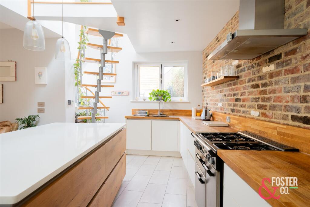 15 SURRENDEN CRESCENT FINSHED EDITS-22.JPG