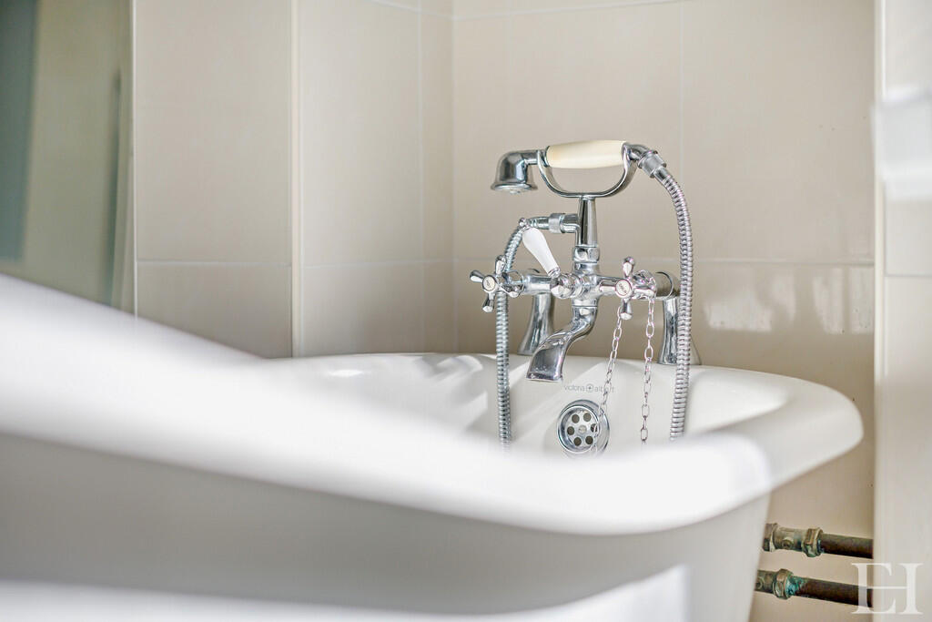 8659306-interiorW...