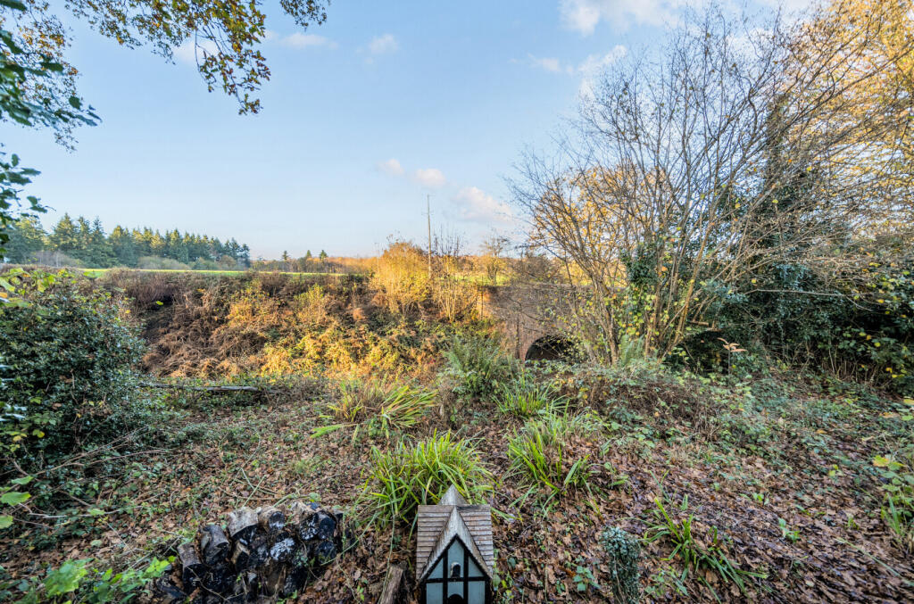 1382261-22-692082...