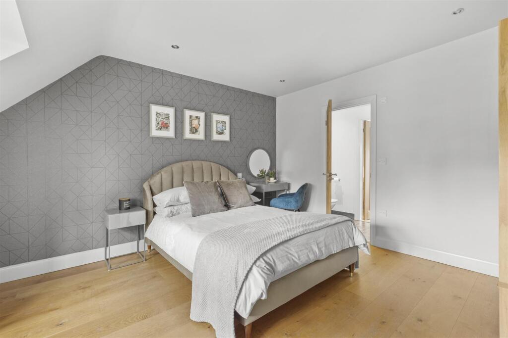 23 Marlow Road, HP11 1TA-7.jpg