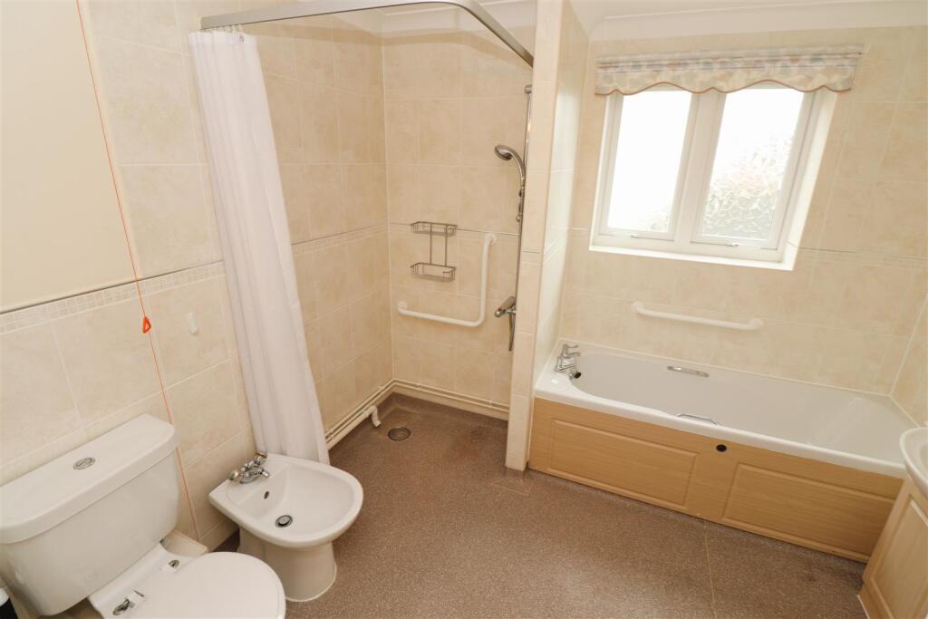 Bath / Shower Room / WC
