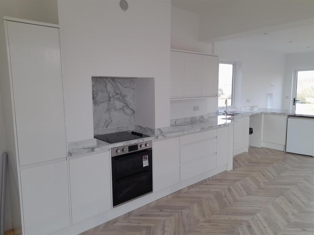 Kitchen Image 2