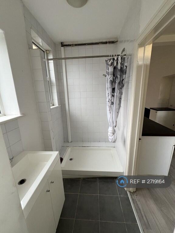 Toilet/Shower