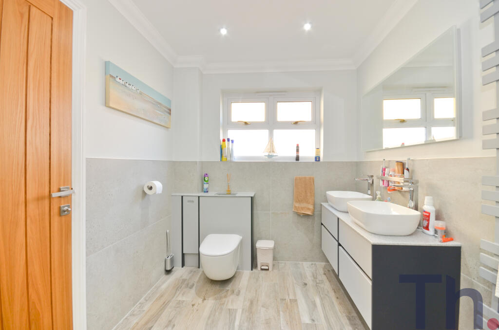 Dual Basins in En-suite