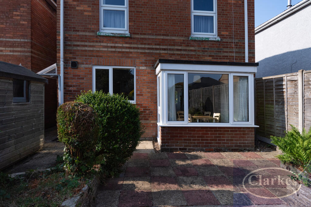 FC057_94 PINE RD_009