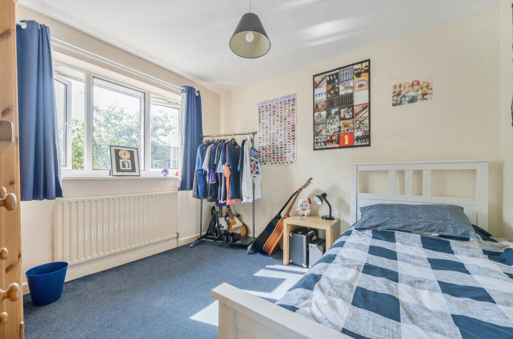 1302372-4-685047b...