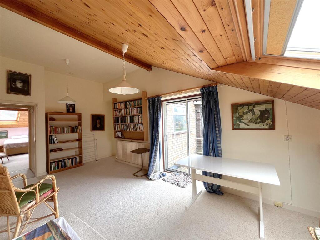 IMG_8785 new rear extention bedroom 2 shot 2.JPG