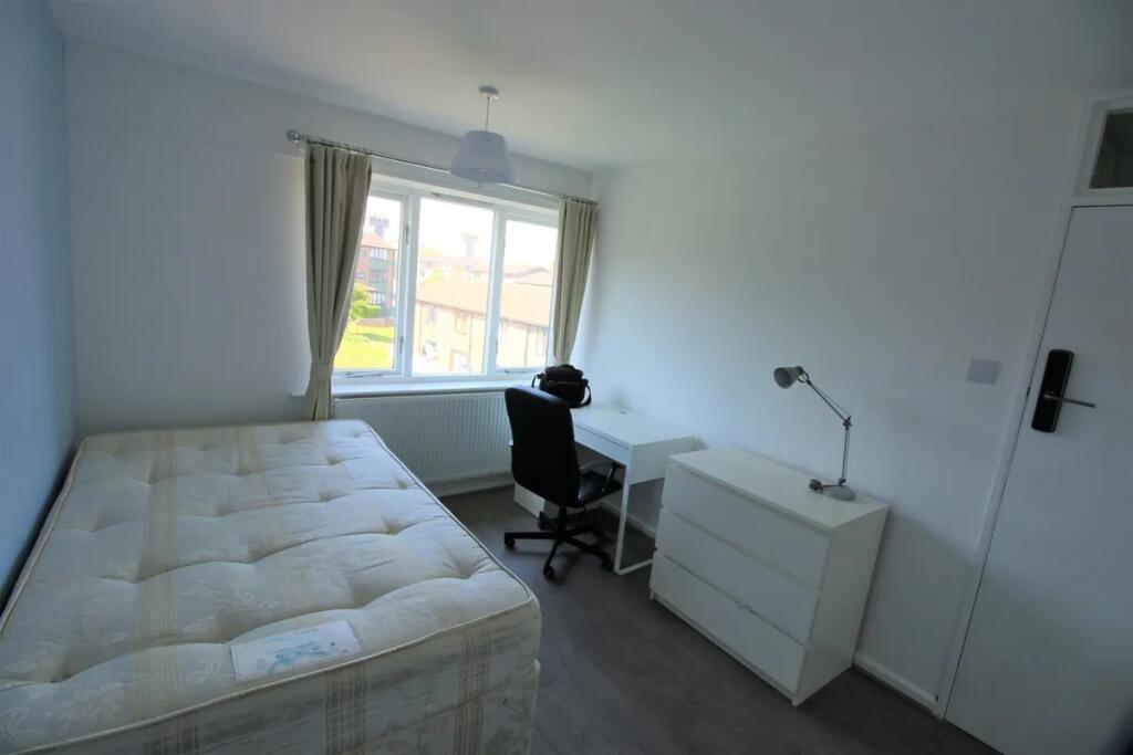 A bright and tidy single bedroom featuring a la...