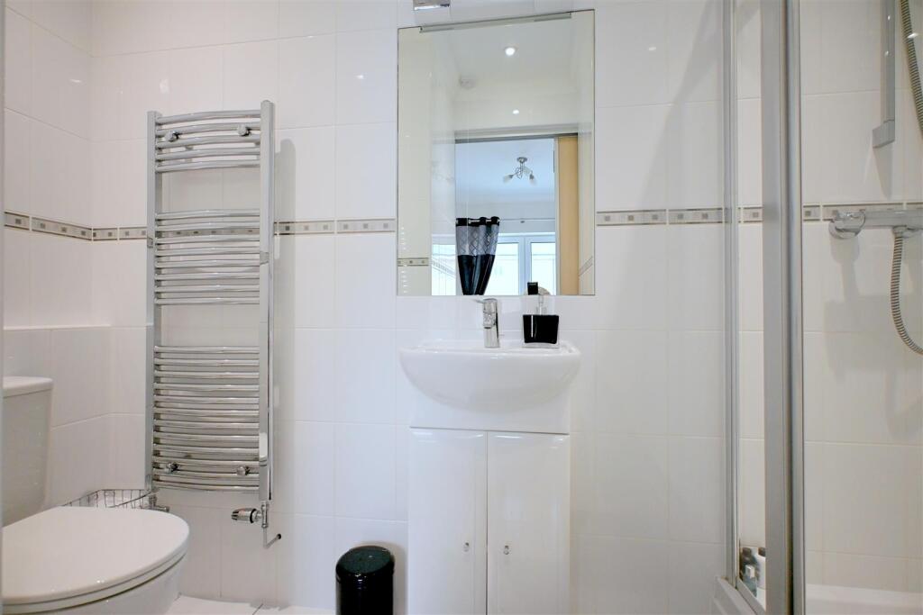 Bedroom 3 Ensuite