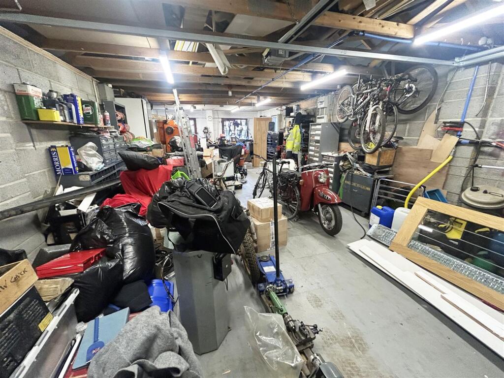GARAGE