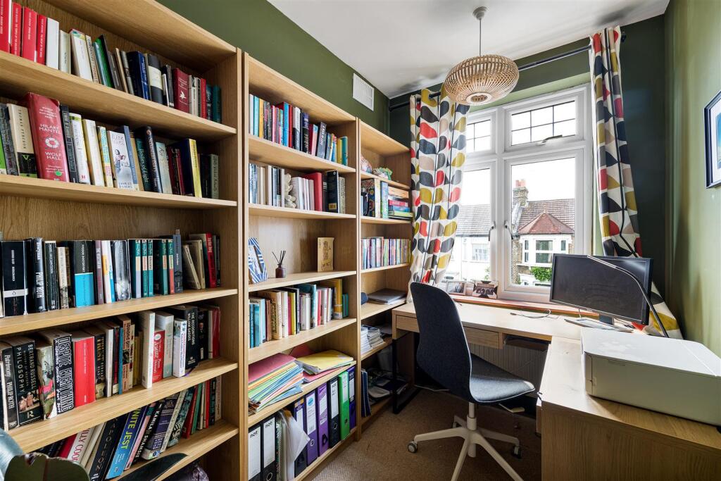 Ferndale Avenue, E17