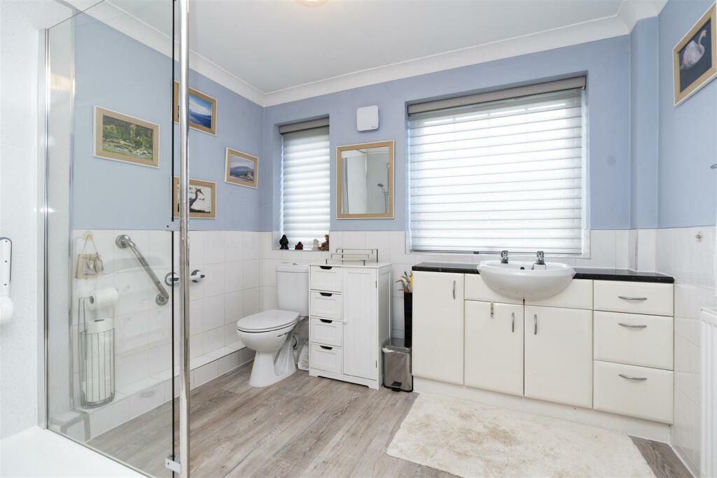 REFITTED SHOWER ROOM :