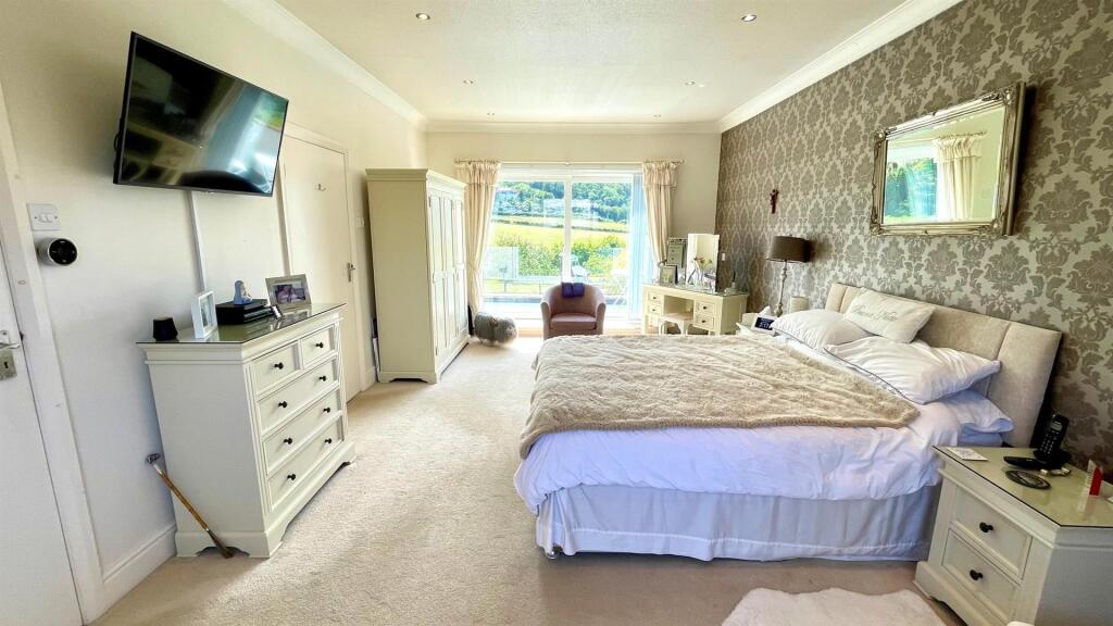 DOUBLE ASPECT BEDROOM 1