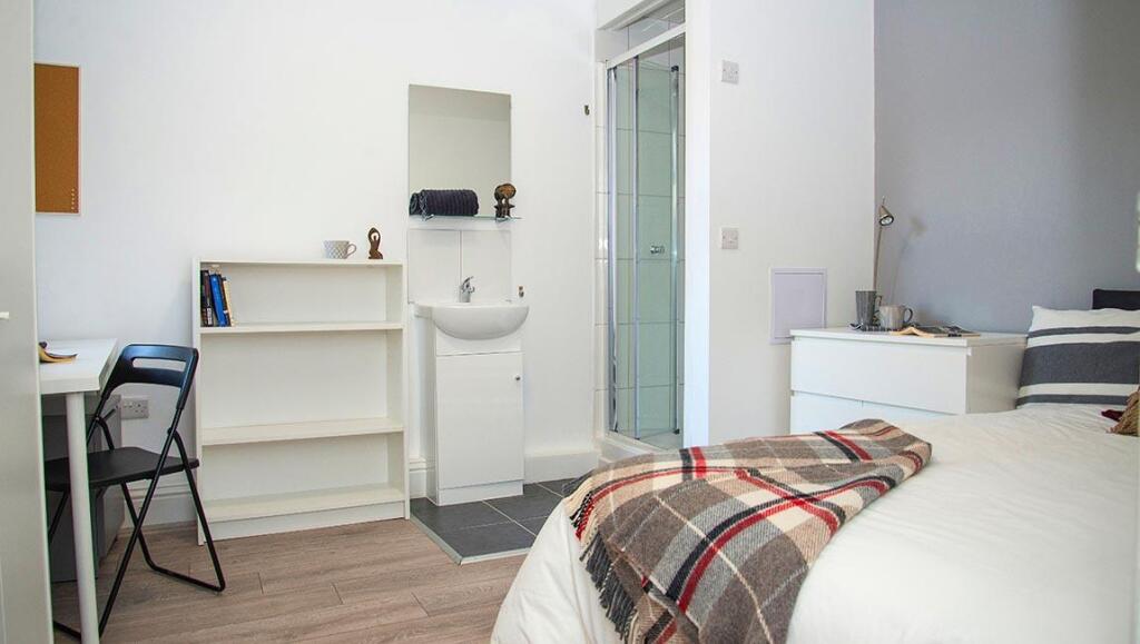 7-bed-student-house-hudson-road-portsmouth-(43).jp